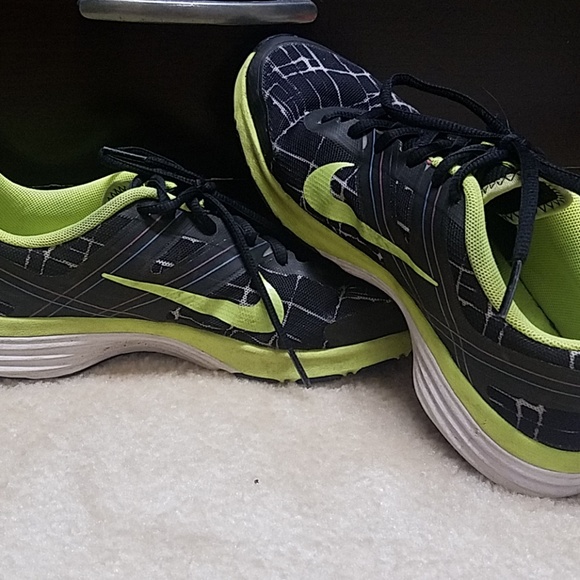 Nike Shoes - Nike dual fusion flywire sneakers Nike Shoes - Nike dual fusion flywire sneakers